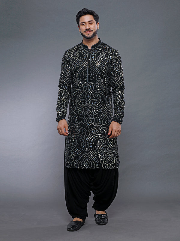 Modern Elegance Embroidered Kurta